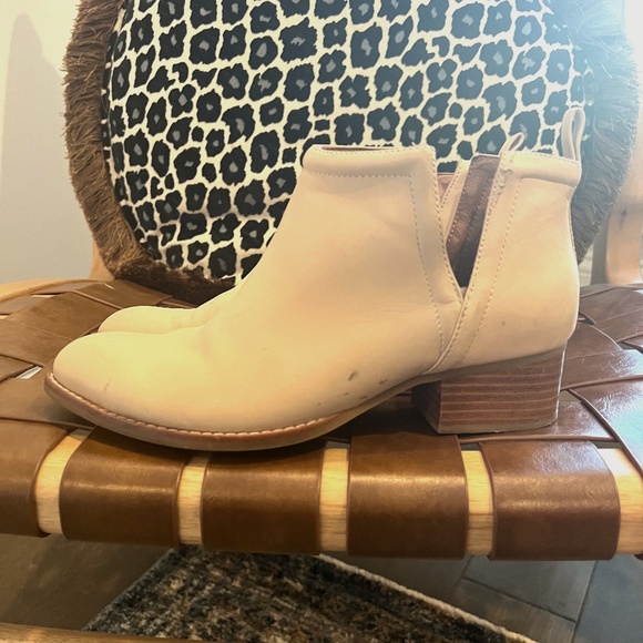 Jeffrey Campbell Anthropologie Taggart Leather Bootie 8 - Picture 1 of 12
